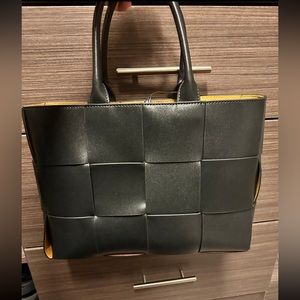 Black woven tote - large
